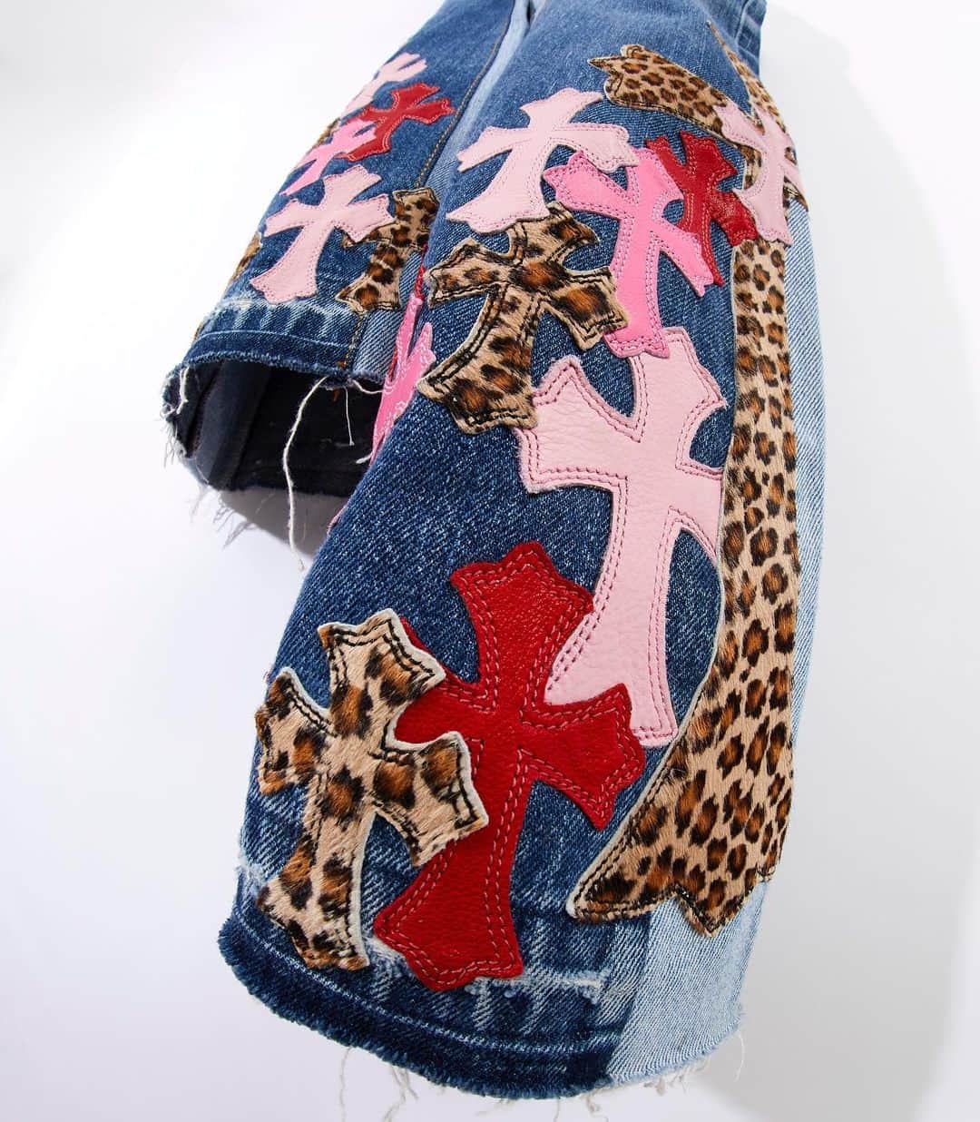 のインスタグラム：「+ aspen, now open + + + bespoke denim」