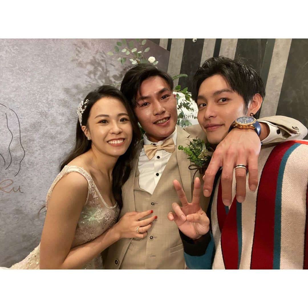 ツァオ・ヨウニン（曹佑寧）のインスタグラム：「祝我花賢 新婚快樂🤙🤙🤙🤙 合體啦」