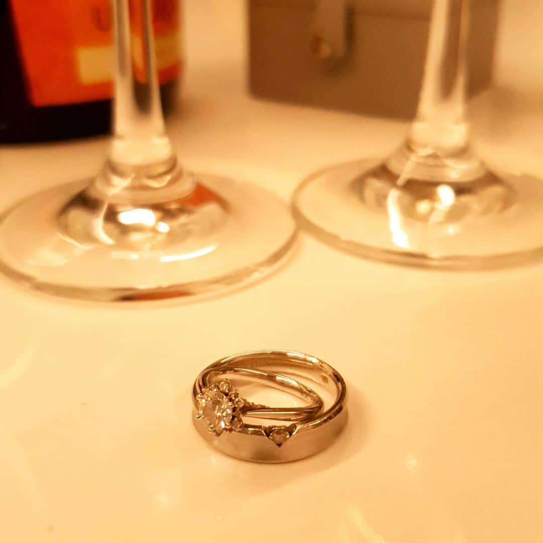 ウンジさんのインスタグラム写真 - (ウンジInstagram)「그림의 결혼반지💍 같이 살빼서 다시껴보자.  #신박한하우스 #결혼반지 #안맞아서못끼는중 #다이어트하자 #신박부부의기분내기」12月20日 0時54分 - eunvely_park