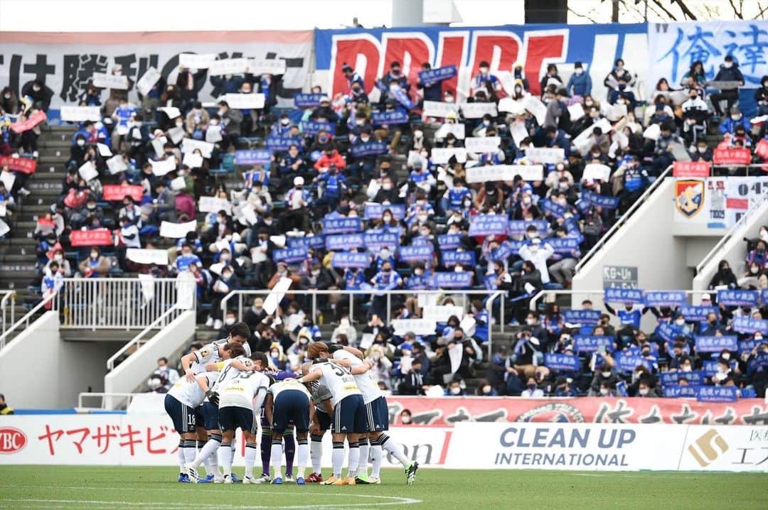 畠中槙之輔のインスタグラム：「_ 今日で今シーズンが終了しました。 今年1年間、いい時もそうでない時も応援し続けてくださった方々、本当にありがとうございました。 今年は結果で応えることができず本当に悔しいです。  自分にとって初めてのACL、そこからコロナでJリーグが中断し、再開しても無観客試合での開催、今まで経験したことのない連戦。 本当に今年は僕たちだけでなく、日本中が苦しかったと思います。  ですが医療従事者の方々をはじめ、いろいろな方々のサポートや協力のおかげで2020シーズンを最後まで戦い切ることができました。  ありがとうございました！  #fmarinos #横浜fマリノス #44」