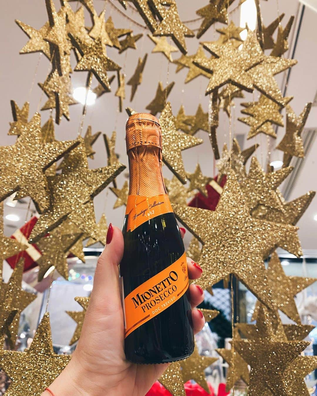 Mionetto Prosecco Montenegroのインスタグラム：「Zasijaj 🌟🥂🧡 . .  #mionettoprosecco #valdobbiadene #G3Spirits #montenegro #mionettoME #lifestyle #mionetto #mymionetto #madeinitaly #prosecco #proseccotime #italy #sparklingwine #wine #autumn」