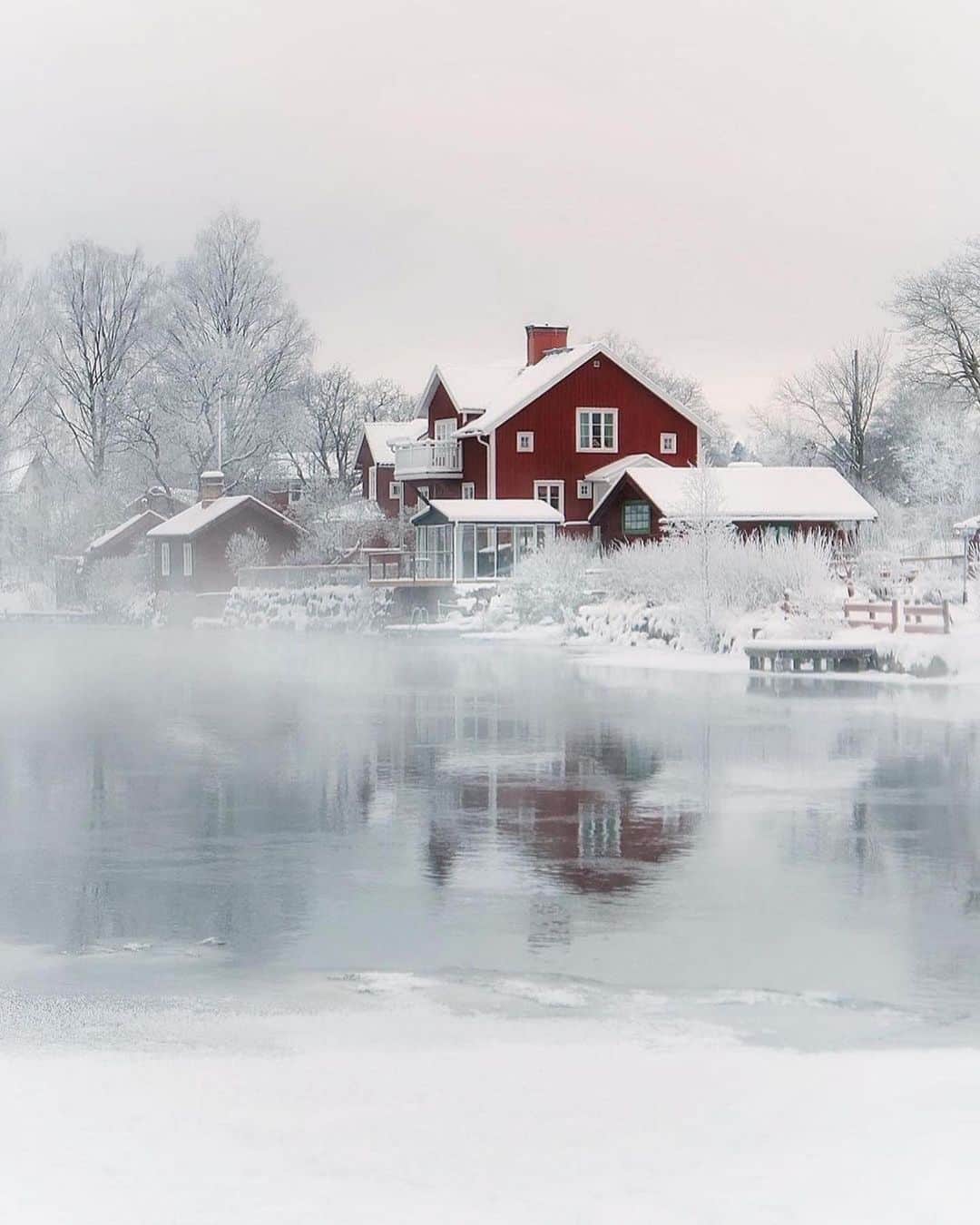 Canon Photographyさんのインスタグラム写真 - (Canon PhotographyInstagram)「Winter in Sweden 🇸🇪 ❄️ Photography // @mariaanderhell Curated by @steffeneisenacher  #sweden #lapland #winterwonderland #sunsetphotography #winterphotography」12月20日 1時03分 - cpcollectives