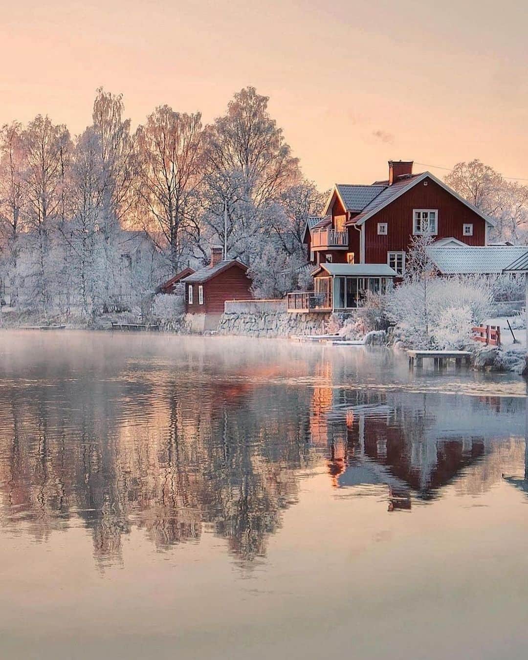 Canon Photographyさんのインスタグラム写真 - (Canon PhotographyInstagram)「Winter in Sweden 🇸🇪 ❄️ Photography // @mariaanderhell Curated by @steffeneisenacher  #sweden #lapland #winterwonderland #sunsetphotography #winterphotography」12月20日 1時03分 - cpcollectives