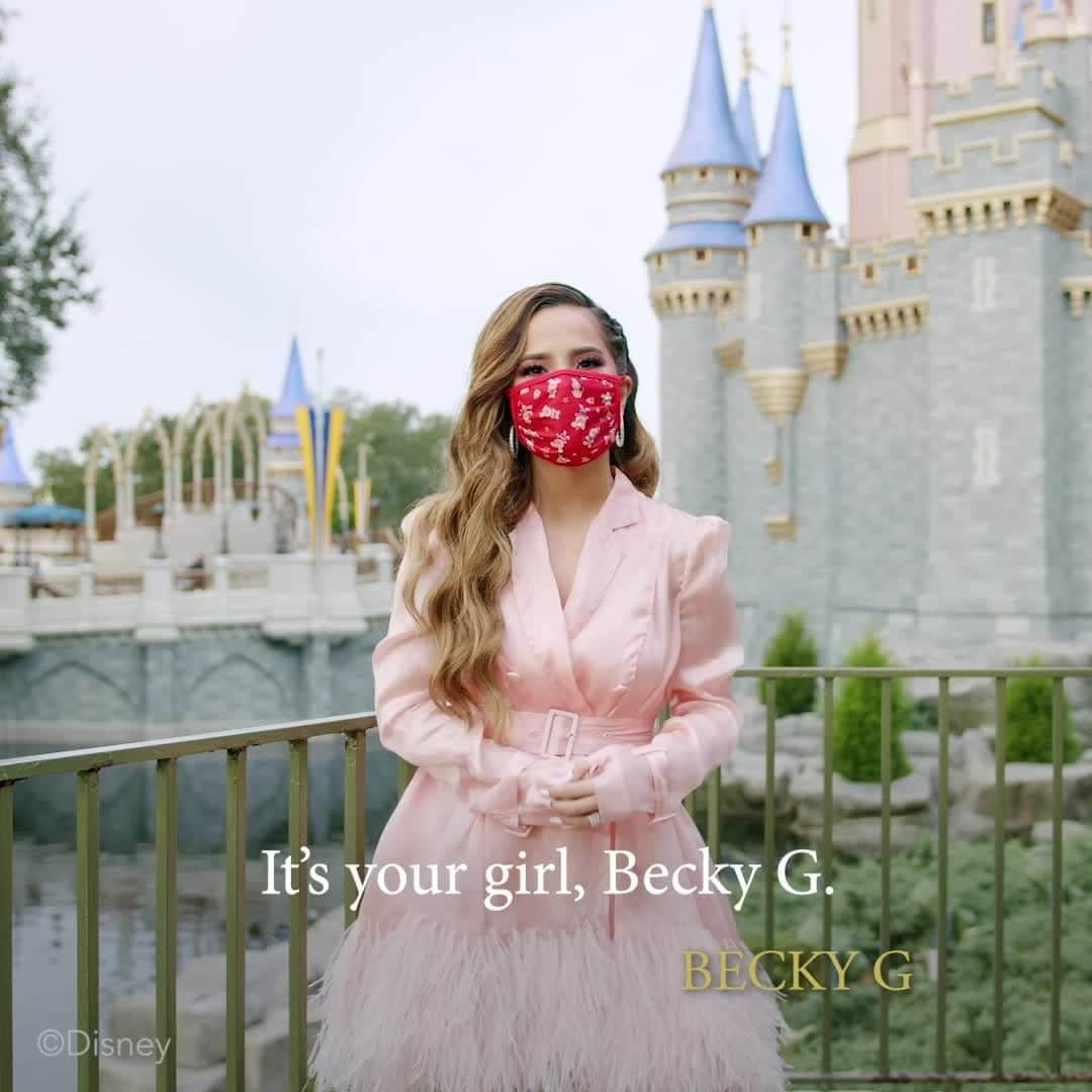 アメリカン・ブロードキャスティング・カンパニーのインスタグラム：「Take a spin with @iambeckyg for a sneak peek of her performance on the Mad Tea Party attraction at @WaltDisneyWorld! Don't miss out on the rest of the fun and watch the #DisneyChristmasCelebration on Christmas Morning!」