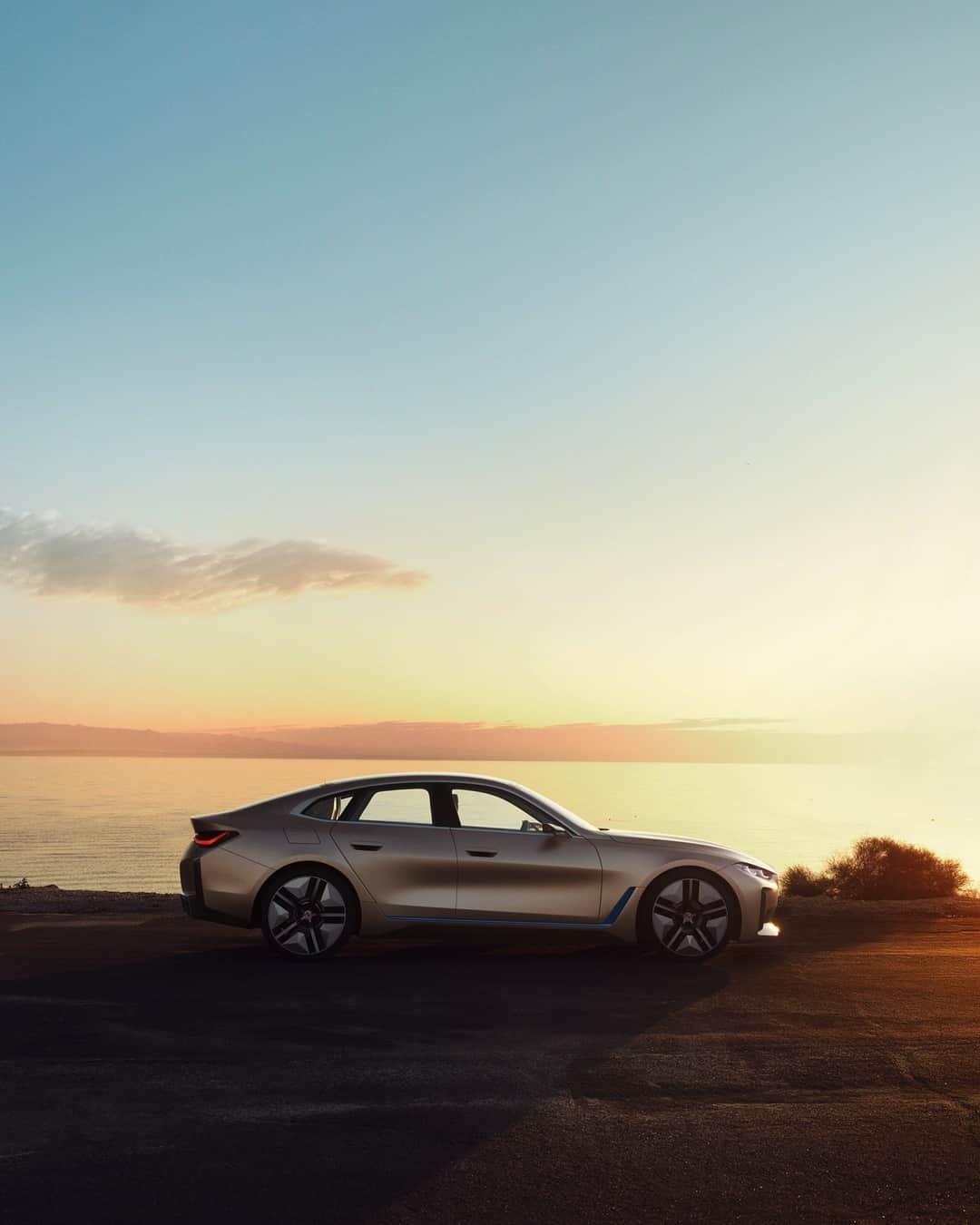 BMWのインスタグラム：「Chase your visions.  The BMW Concept i4. #THEConcepti4 #BMW #BMWi #BornElectric @BMWi」