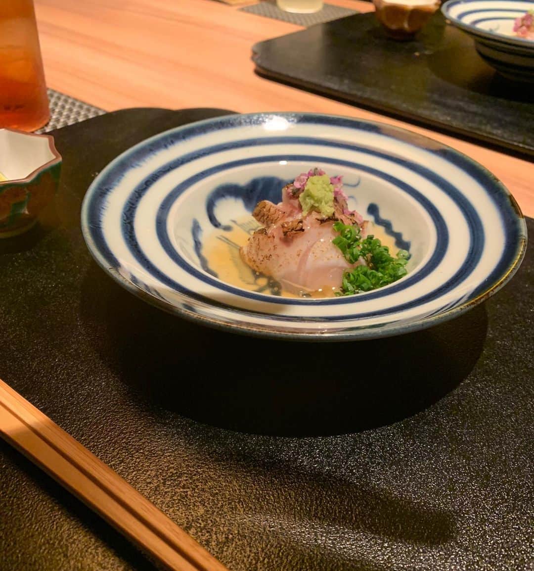 hina2221のインスタグラム：「銀座の和食屋さん💜 @yoshi.y4325 さんにいってきました ☺️✨  2週間でメニューが変わるから色々な食材が楽しめるお店☺️ . . .  #japanesefood #グルメ女子  #食べすたぐらむ #美味しいものぐらむ #飯テロ #飯テログラム #飯テロ動画 #肉 #お肉大好き  #instafood #foodstagram #foodie #foodporn #foodphotography #like4likes#銀座グルメ」