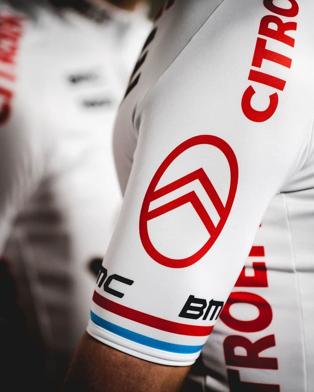 Citroënさんのインスタグラム写真 - (CitroënInstagram)「A new graphic identity for a fresh start AG2R CITROËN TEAM. Let’s hit the road as one 💪🏼  . . . #AG2RCITROËNTEAM #RideDifferently #cyclinglife #cyclist #instabike##cyclingphotos  #cycling #cyclingpics #procycling #bike #cyclingapparel」12月20日 1時22分 - citroen