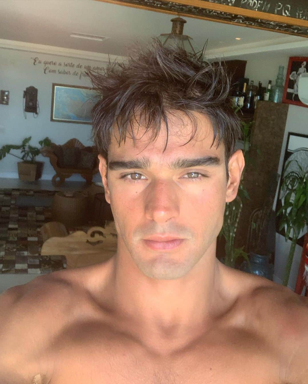 マーロン・テシェイラのインスタグラム：「—- New Summer - New look 🌞 YES or NO!?! 😎✌🏽 —- O verão chegou e até o look mudou. 🌞✌🏽 E o novo look? SIM ou NÃO!?! 😅🤙🏽 —- 🎩...Peace&Light...♻️ —- #VemNiMim #Verao #OhYeah #GoodVibesOnly」