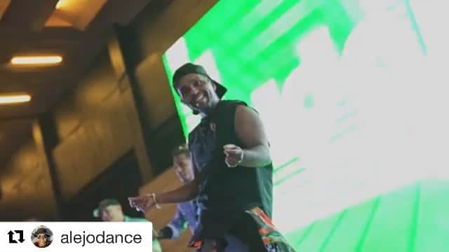 クラウディオ・リースのインスタグラム：「Recuerdan esto??? Que hermoso vídeo 🎈 Cuanto esfuerzo para lograr algo así ....   Gracias por creer en mi 🙏🏻  Gracias @alejodance   @crisantivil @barbarasoto_sch」