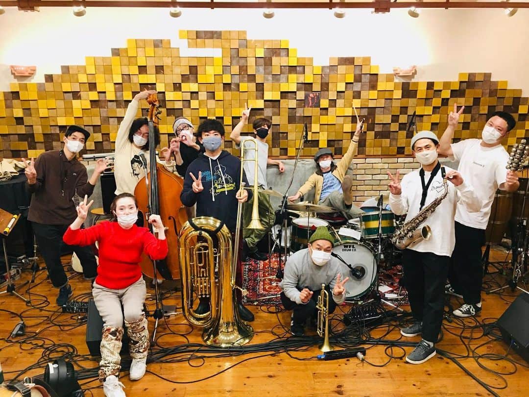 松井泉のインスタグラム：「【#エゴラッピン】 18日〜19日とキネマ倶楽部にて行われました#midnightdejavu 20周年に参加させていただきました！ 改めて記念の年に参加できて光栄です！ おめでとうございます！  言わずもがな、めちゃくちゃ楽しかったですし最高でした！！ 観て下さった皆さまもありがとうございました！！！！！  ※写真は公式アカウントより拝借（リハ日のやつです）」