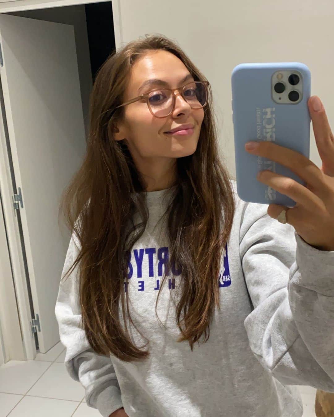 emilyのインスタグラム：「🤓🤓🤓」