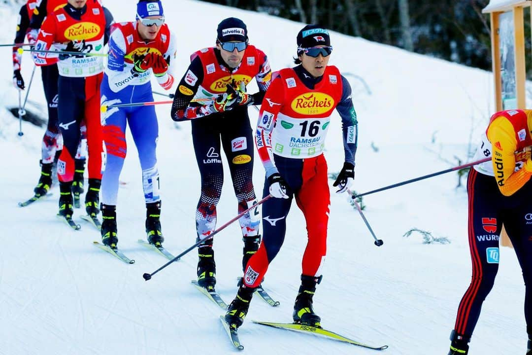 渡部暁斗のインスタグラム：「It was a hard work to find a good position in huge group. I should jump better tomorrow🐥 #14thplace #fisnoco #nordiccombined #fischerski #swix #oakley #goldwin #poc #kinetixx #バスクリン #アミノバイタル  📷 @nordicfocus」