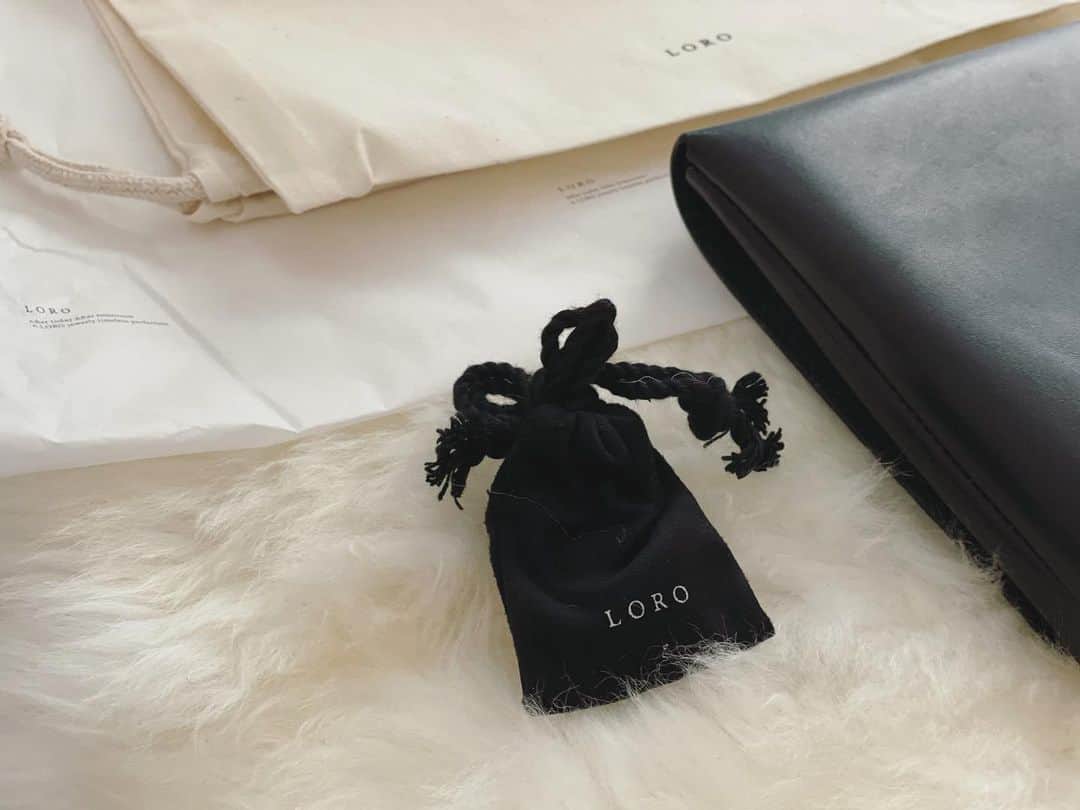 i_am_fukutaroのインスタグラム：「. 久々にLOROでお買い物できて 嬉しかったのに、 . さらに届いて 開けた時、 何を買ったのかがわからなくなるくらい なんかワクワクしたんだけど🥺w . 具沢山すぎる。 . 大事にします☺️ . そして次買うのも決めてる🧡 . . . #loro #ring #accessory」