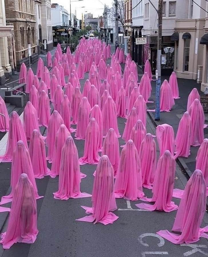 AnOther Magazineさんのインスタグラム写真 - (AnOther MagazineInstagram)「Remarkable scenes: @spencertunick’s mass nude photo shoot, Melbourne, 2018 ⁠⠀ ⁠⠀ The striking piece is part of the artist’s Return of the Nude series, and saw 860 Melburnians strip down in the middle of winter – and then again in the summer – sporting colourful sheer cloaks of red and pink. Peek inside Participant, Tunick’s photo book of nudes, at the link in our bio 📲⁠⠀ ⁠⠀ 📸 is Melbourne 2, Greville Street, 2018」12月20日 1時57分 - anothermagazine
