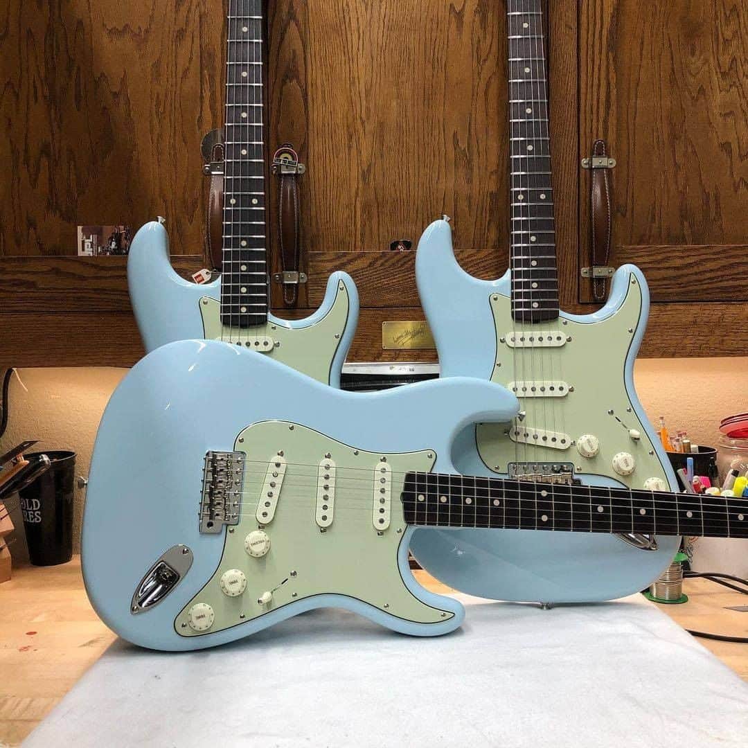 Fender Guitarさんのインスタグラム写真 - (Fender GuitarInstagram)「Take a good look at this trio of '61 Sonic Blue Stratocasters from @fendercustomshop Master Builder @paul_waller_fender. Triple the fun for your #Stratuday!」12月20日 2時00分 - fender