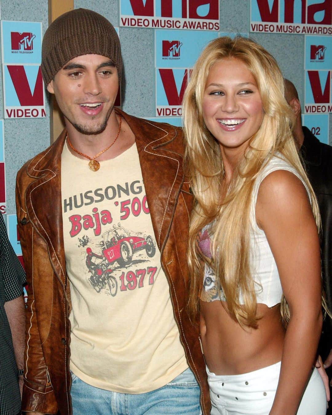 E! Onlineさんのインスタグラム写真 - (E! OnlineInstagram)「After meeting in 2001, Enrique Iglesias and Anna Kournikova were one of the most private of high-profile couples, their relationship made complicated by two Russian hockey players. 🧐 Their entire love story is at the link in bio. (📷: Getty)」12月20日 2時01分 - enews