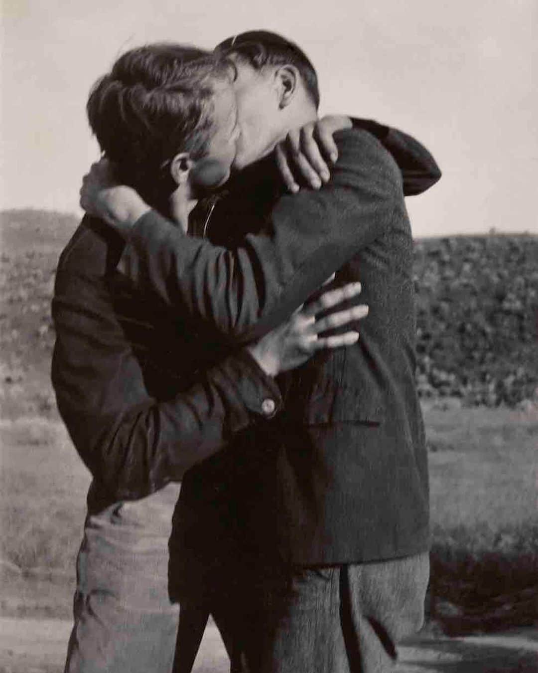 クリスヴァンアッシュさんのインスタグラム写真 - (クリスヴァンアッシュInstagram)「HOW ABOUT SOME “LOVE WISHES” FOR THE END OF THIS YEAR?  @lovingbynealandhugh #LOVING #ILSSAIMENT / Anonymous pics of gay men in love taken between 1850-1950 when being gay was a crime  #krisvanassche」12月20日 2時05分 - kris_van_assche