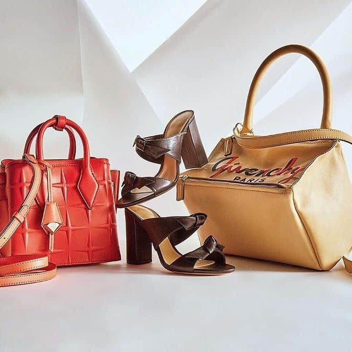 GILTのインスタグラム：「Santa could never. Tap to shop #Givenchy and more.」