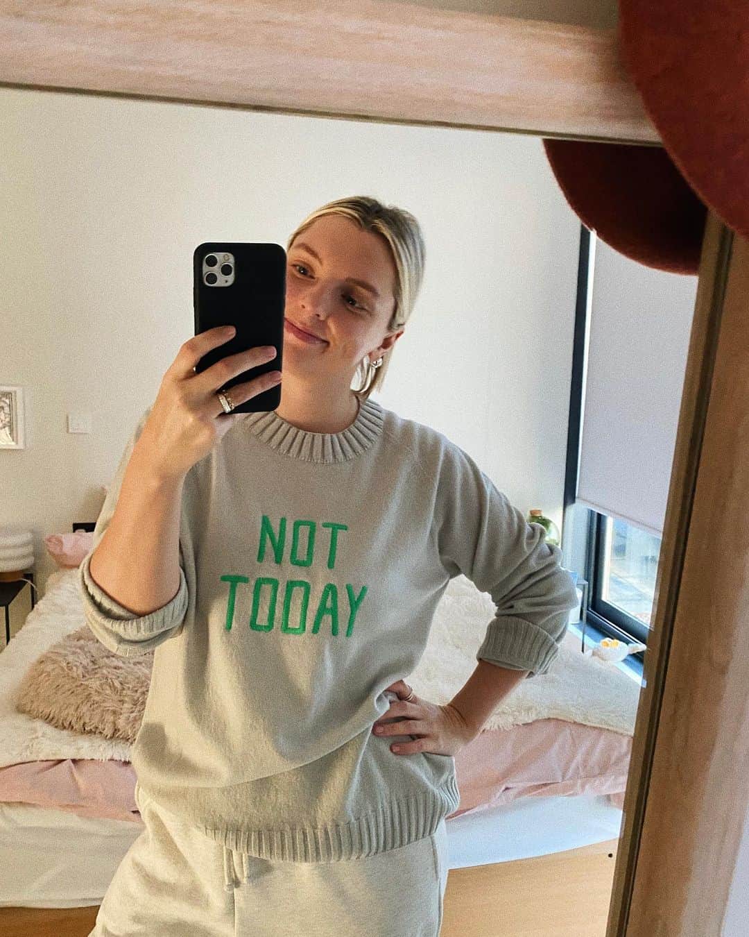 Estée Lalondeのインスタグラム：「NOT TODAY 👹 @fundjumpers {gift} 🙃」