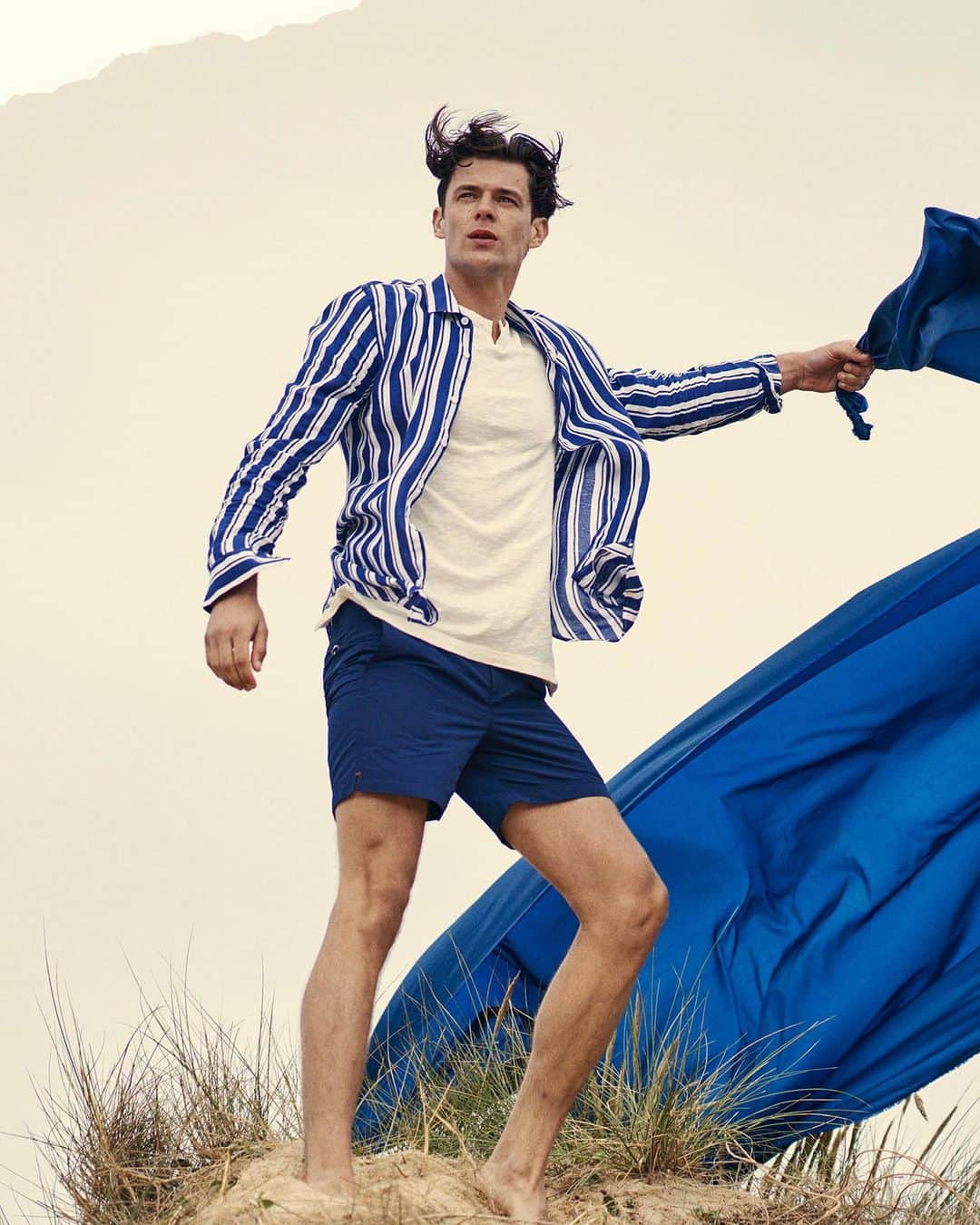 オールバーブラウンのインスタグラム：「Resort wear is our speciality, which is why we're always adding to our collection. Highlights include our Giles stripe shirt and navy Bulldog swim shorts (pictured), not to mention the new shades of polos, chinos & OB-Ts also available. Explore via the link in bio.  #OrlebarBrown #OBsAroundTheWorld」