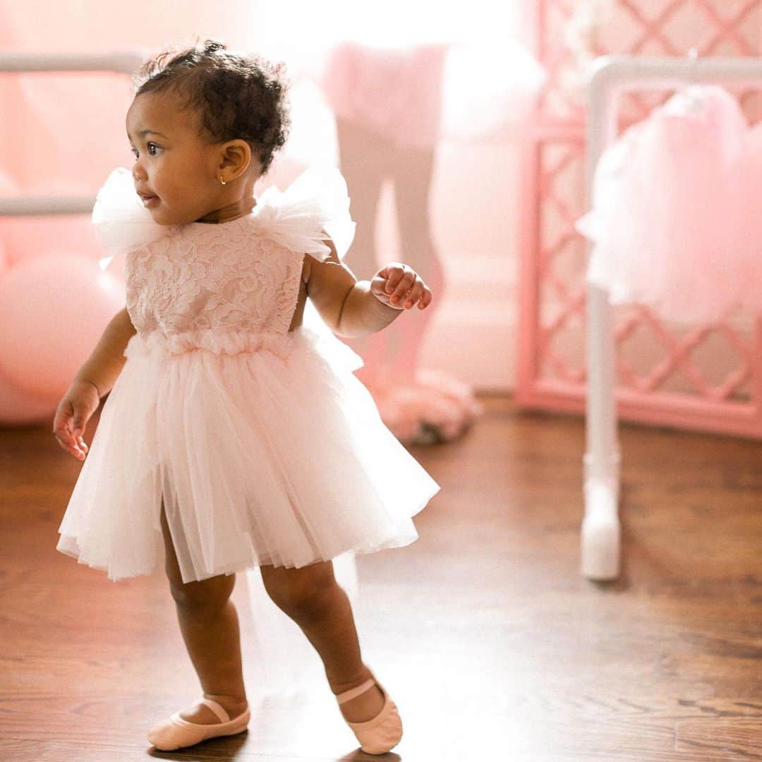 シャネル・イマンのインスタグラム：「TU TU cute 🩰 📸 @the.family.lab  @kbellesdesign @babyblissprops」
