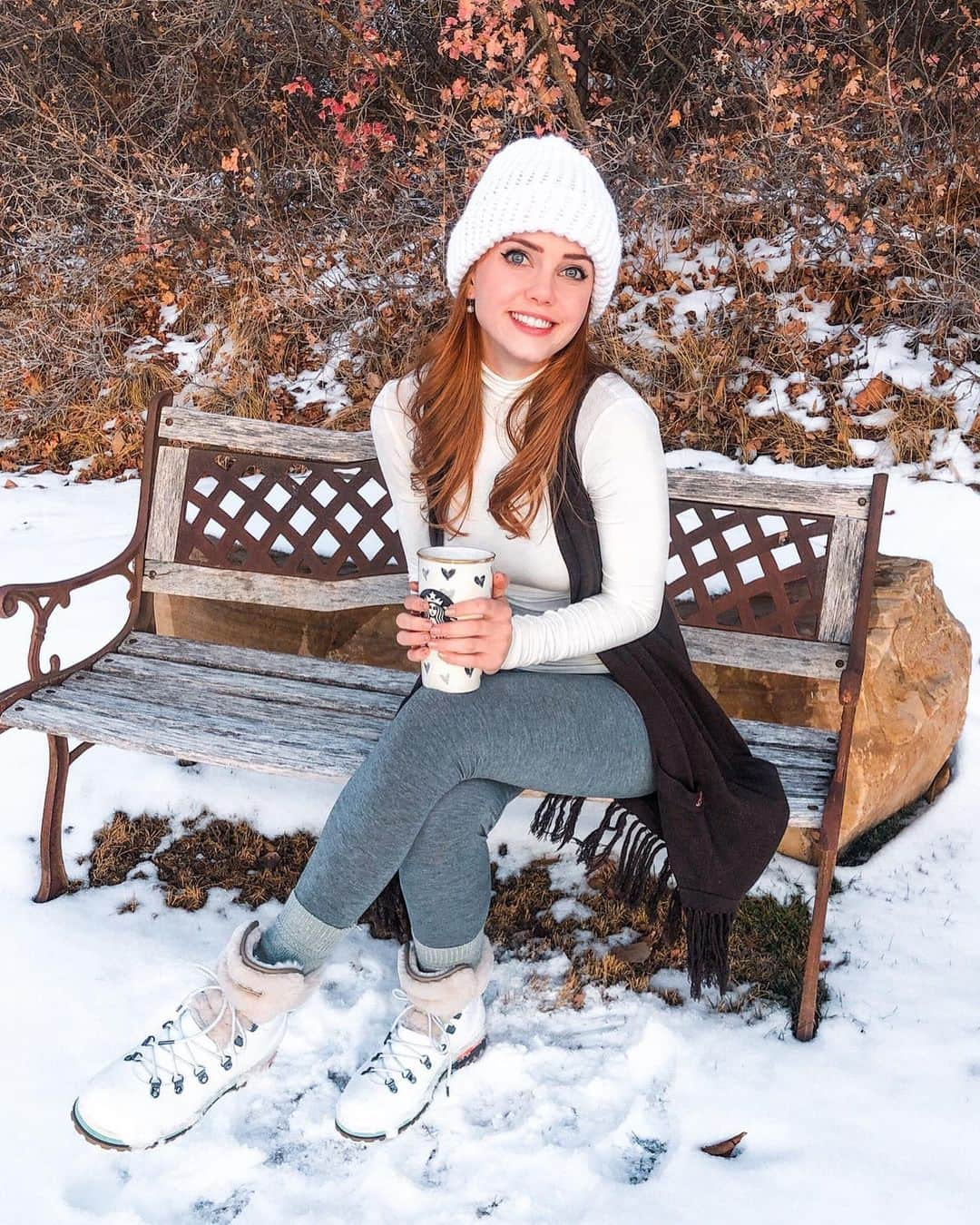 ティファニー・アルボードさんのインスタグラム写真 - (ティファニー・アルボードInstagram)「✔️ Snow ✔️ Hot Cocoa ✔️ Cozy Clothes = Christmas is in the air 🎄⛄️🥰  -  💫 My #OOTD is with my fav layers brand @cuddlduds, as they are ridiculously soft! (It feels like I’m wearing the coziest fabrics, like butter! 😅🙈) They’re perfect to layer under your outfit or just as is for a loungewear look! ❤️ 💥 Get yours at @kohls (or link in bio) & thank me later! ☺️ Hope y’all are staying warm, safe, & happy! 🎊😘 #LiveInLayers #CuddlDuds #Kohls #ad」12月20日 2時35分 - tiffanyalvord