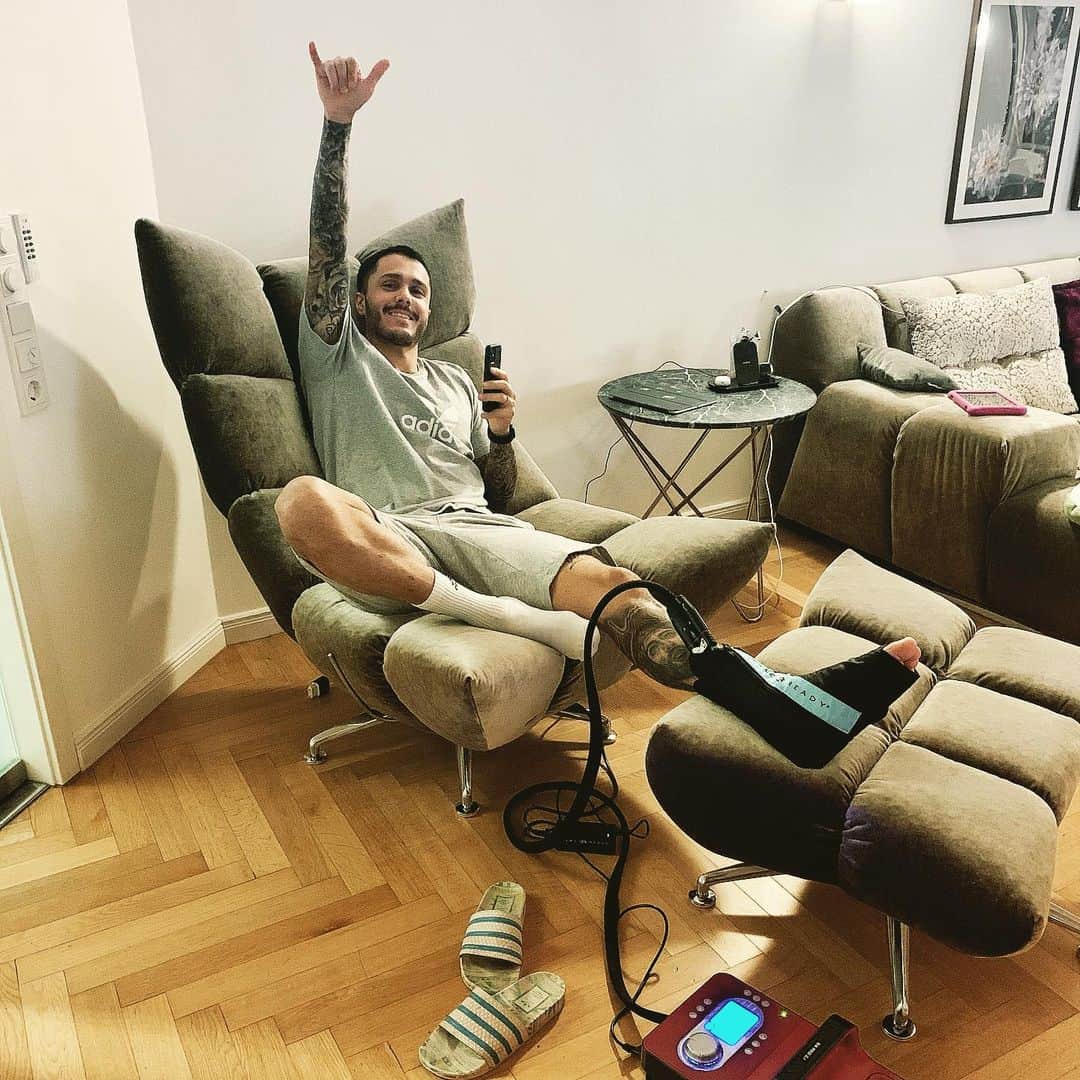 レオナルド・ビッテンコートのインスタグラム：「Thanks for all the messages 🥳 #27and3puntosamigos 💚」
