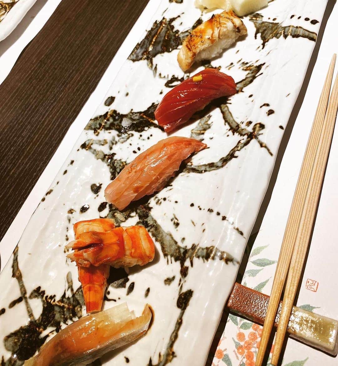 Gabrielaさんのインスタグラム写真 - (GabrielaInstagram)「寿司つばさ 秋葉原でお寿司は初めて！ とっても美味しかったです やっぱり和食は最高ですね💕 . Sushi em Akihabara! . First time having sushi in Akihabara. I recommend this restaurant ❤️ . . #sushi #washoku #japanesecuisine #yummy #寿司　#秋葉原　#和食　#東カレスタイルw」12月20日 2時51分 - rkgabriela