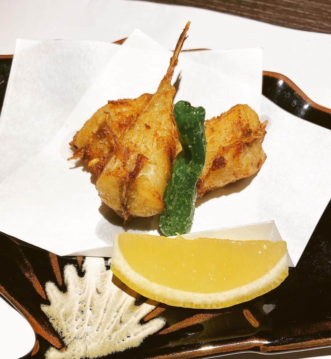 Gabrielaさんのインスタグラム写真 - (GabrielaInstagram)「寿司つばさ 秋葉原でお寿司は初めて！ とっても美味しかったです やっぱり和食は最高ですね💕 . Sushi em Akihabara! . First time having sushi in Akihabara. I recommend this restaurant ❤️ . . #sushi #washoku #japanesecuisine #yummy #寿司　#秋葉原　#和食　#東カレスタイルw」12月20日 2時51分 - rkgabriela