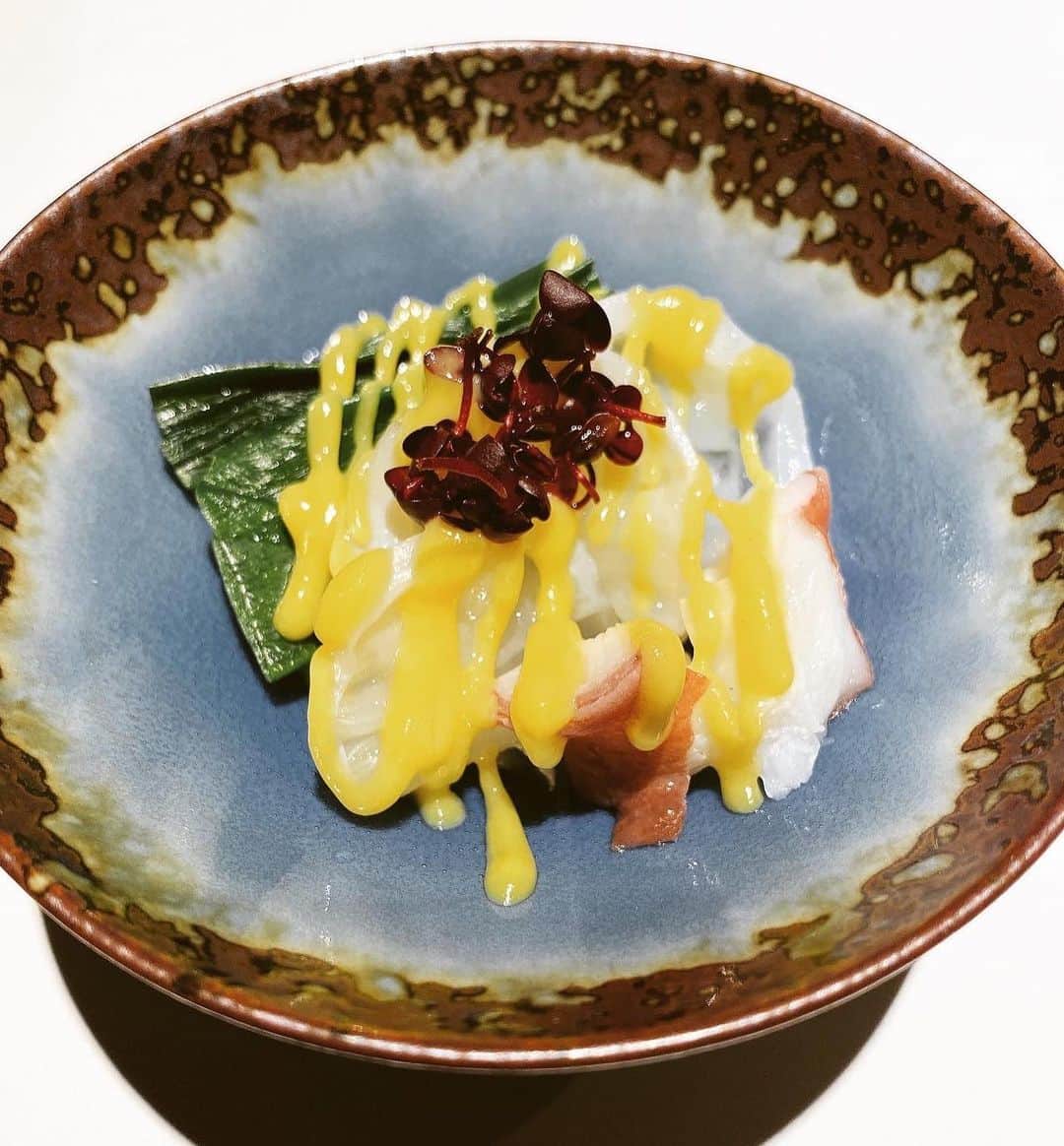 Gabrielaさんのインスタグラム写真 - (GabrielaInstagram)「寿司つばさ 秋葉原でお寿司は初めて！ とっても美味しかったです やっぱり和食は最高ですね💕 . Sushi em Akihabara! . First time having sushi in Akihabara. I recommend this restaurant ❤️ . . #sushi #washoku #japanesecuisine #yummy #寿司　#秋葉原　#和食　#東カレスタイルw」12月20日 2時51分 - rkgabriela