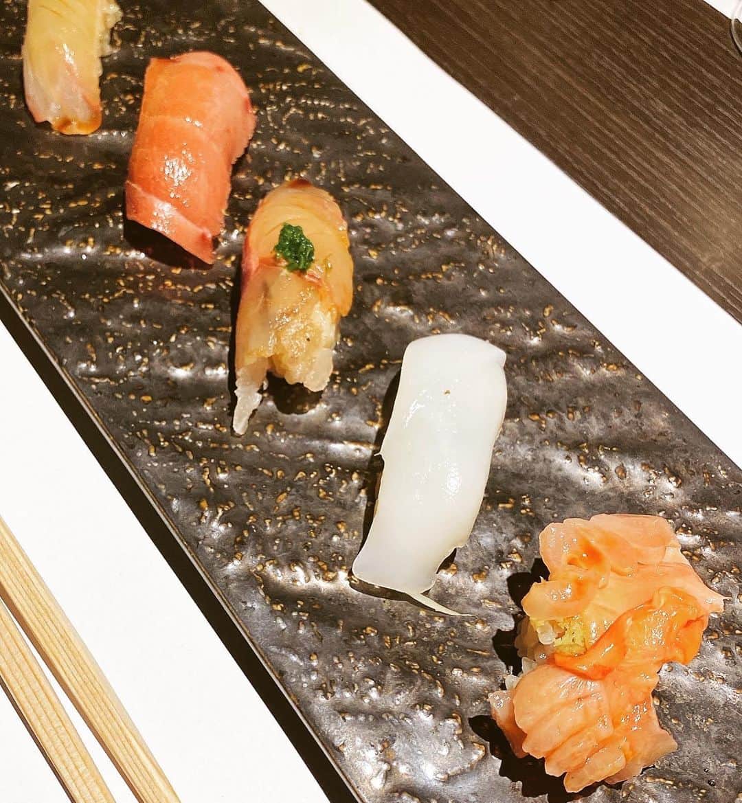 Gabrielaさんのインスタグラム写真 - (GabrielaInstagram)「寿司つばさ 秋葉原でお寿司は初めて！ とっても美味しかったです やっぱり和食は最高ですね💕 . Sushi em Akihabara! . First time having sushi in Akihabara. I recommend this restaurant ❤️ . . #sushi #washoku #japanesecuisine #yummy #寿司　#秋葉原　#和食　#東カレスタイルw」12月20日 2時51分 - rkgabriela