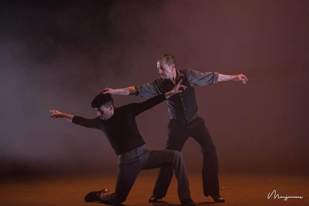 DeFlamenco.comさんのインスタグラム写真 - (DeFlamenco.comInstagram)「Javier Latorre, El Morente que no cesa  Por @gomezgufi   Ya en la portada de nuestra web deflamenco.com   https://www.deflamenco.com/revista/resenas-actuaciones/javier-latorre-el-morente-que-no-cesa.html  📷 @manjavacas.flamenco   #flamenco #deflamenco #fotoflamenco #baileflamenco #SumaFlamenca #flamencomadrid   @ciamarcoflores @karenlugo.7 @analatorre.7 @culturacmadrid」12月20日 2時52分 - deflamenco
