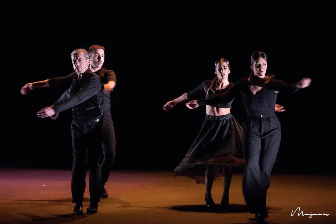 DeFlamenco.comさんのインスタグラム写真 - (DeFlamenco.comInstagram)「Javier Latorre, El Morente que no cesa  Por @gomezgufi   Ya en la portada de nuestra web deflamenco.com   https://www.deflamenco.com/revista/resenas-actuaciones/javier-latorre-el-morente-que-no-cesa.html  📷 @manjavacas.flamenco   #flamenco #deflamenco #fotoflamenco #baileflamenco #SumaFlamenca #flamencomadrid   @ciamarcoflores @karenlugo.7 @analatorre.7 @culturacmadrid」12月20日 2時52分 - deflamenco