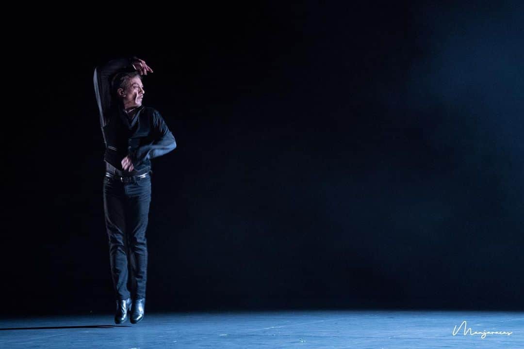 DeFlamenco.comさんのインスタグラム写真 - (DeFlamenco.comInstagram)「Javier Latorre, El Morente que no cesa  Por @gomezgufi   Ya en la portada de nuestra web deflamenco.com   https://www.deflamenco.com/revista/resenas-actuaciones/javier-latorre-el-morente-que-no-cesa.html  📷 @manjavacas.flamenco   #flamenco #deflamenco #fotoflamenco #baileflamenco #SumaFlamenca #flamencomadrid   @ciamarcoflores @karenlugo.7 @analatorre.7 @culturacmadrid」12月20日 2時52分 - deflamenco