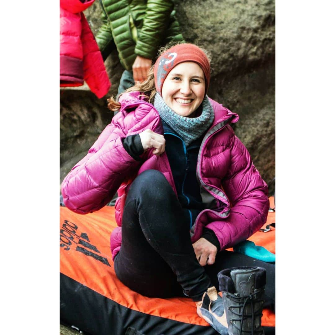 ハンナ・シューベルトさんのインスタグラム写真 - (ハンナ・シューベルトInstagram)「#tb to a great rock climbing trip with the @austriaclimbing team to Fontainebleau a few years ago 🥰 I think I own this down jacket from @mammut_swiss1862 that I'm wearing in the picture for about 8 years now😅 That's what i call good quality 😏💪 especially because I used it a lot, took it with me on so many outdoor trips and not always took good care of it😬😂」12月20日 2時54分 - schuberthannah