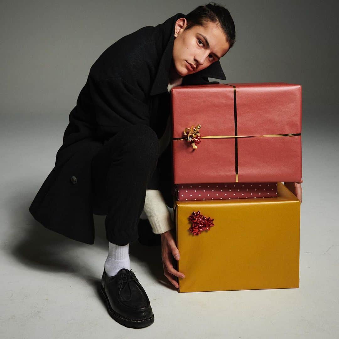 アメリカンビンテージのインスタグラム：「La liste de Noël #19🎁 Et vous, que voulez-vous *vraiment* pour Noël ? On attend vos réponses en commentaire...  . #amvfestiveseason  #americanvintage.   ____  Xmas wishlist #19🎁 Tell us in the comment section what it is you *really* want for Xmas 💌 . #amvfestiveseason  #americanvintage.」