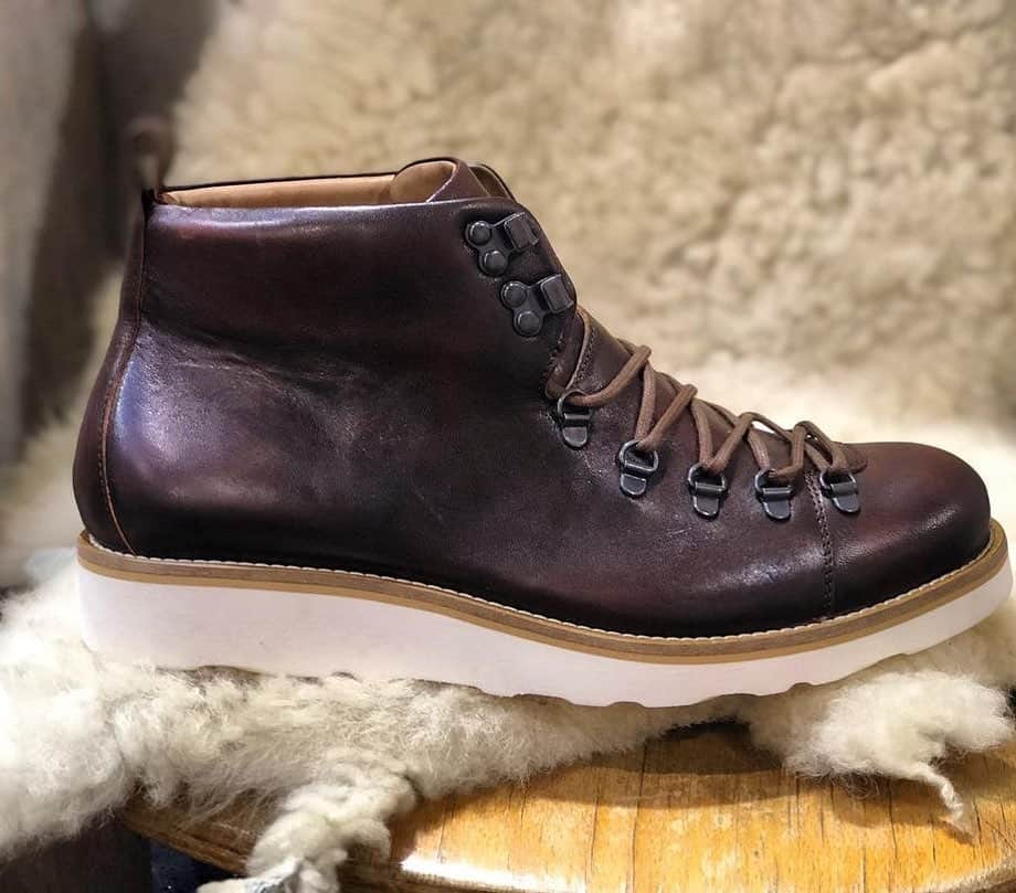 ツェハさんのインスタグラム写真 - (ツェハInstagram)「New !!! Discover the Urban Classics Winter Kollektion #zehaberlin #trekking #urbanclassics #boots #stiefel #berge #realleather #verocuoio #winteroutfit #wintershuhe #derby #oxford #footwear #sneakers  #stringate #zehastore #vintagesportswear #stivaletti #scarpeuomo #oldgermanbrand #fotooftheday #winteroutfit #wintershoes #schuhe #leder #shoes #berlinweekend #berlinstyle #winterstyle #winterschuhe #inverno」12月20日 3時02分 - zehaberlin