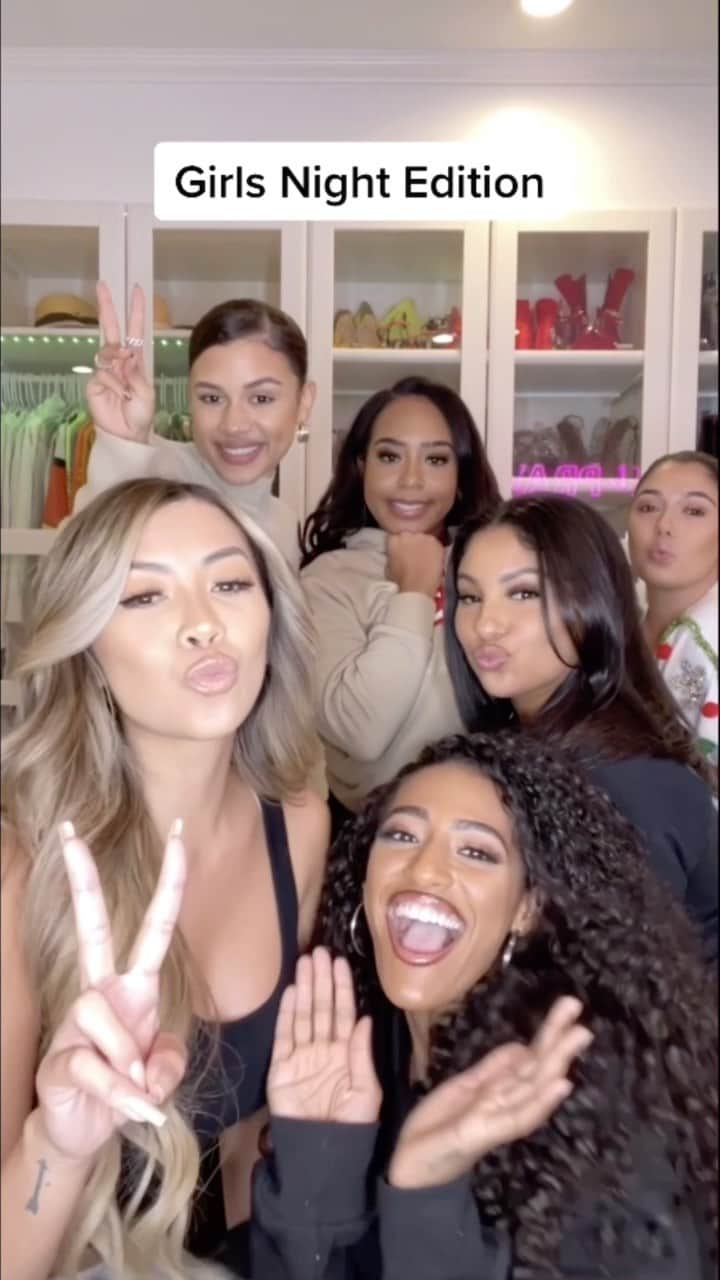 リアン Vのインスタグラム：「Girls night edition! 💕😂 @candice @thebsimone @official_janina @denise.rodri @stephgregstyles」