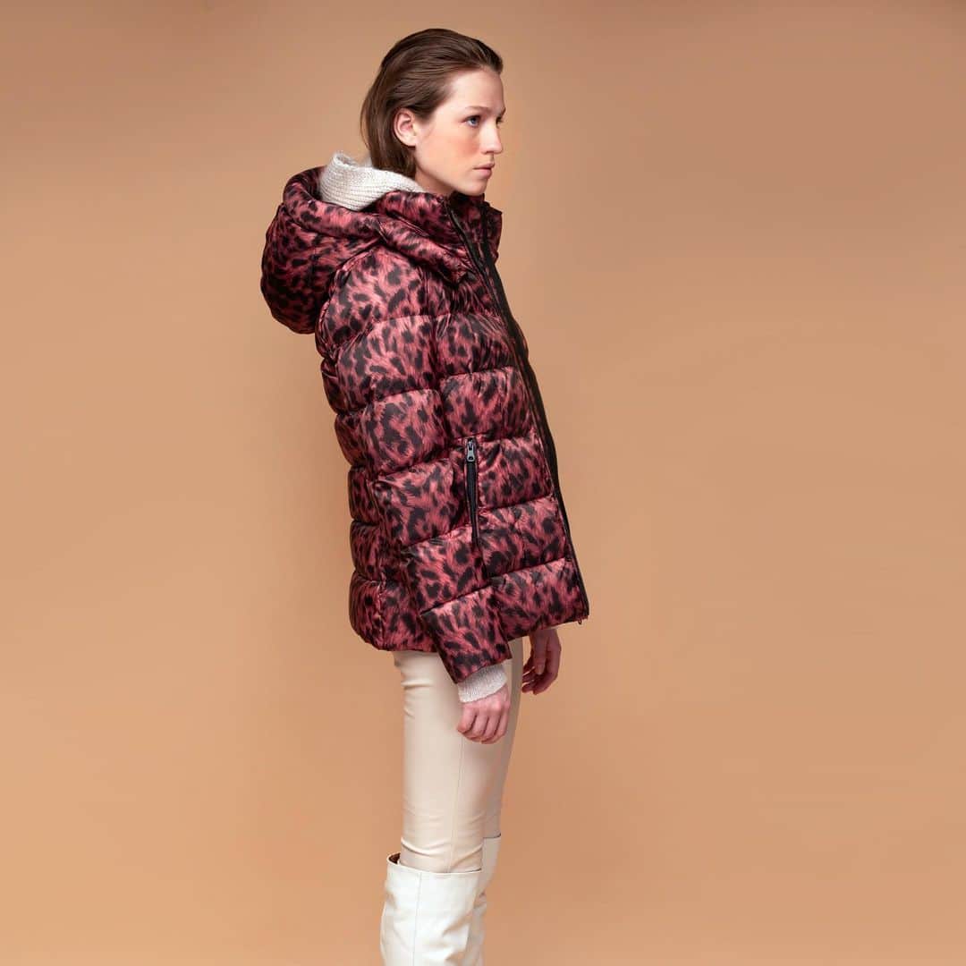 ジェオスピリットのインスタグラム：「ARAGONITE PRINT • Geospirit 4Elements #fire #water #air #earth #geospirit #fallwinter2020 #newcollection #fashion #fw20 #womancollection #fw20lookbook #winterjackets #geospirit4elements」