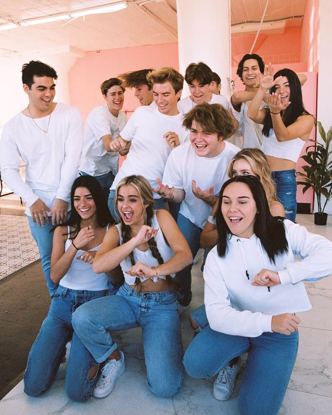 のインスタグラム：「/ TODAY IS (1 YEAR) SINCE THIS PHOTOSHOOT ✨ • who remembers this day? 👀」