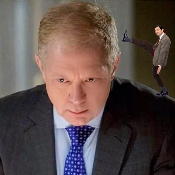 ジェフ・ペリーのインスタグラム：「We have a WINNER for the #myelf challenge! Thank you @lauramazuren for this perfect creation 🥳🎁🤣🙌🎄 #beanonbeene #elfontheshelf #happyholidays #mrbean #cyrusbeene #scandal」