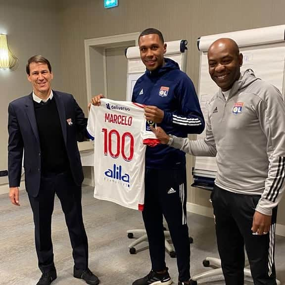 マルセロ・アントニオ・ゲデス・フィリォのインスタグラム：「I want to Thanks God to achieve 100 games in @ligue1ubereats, happy to be in the picture with these two guys that helped me to improve my game  @claudiocacapa and @rudigarciaoff 👊🏾👊🏾」