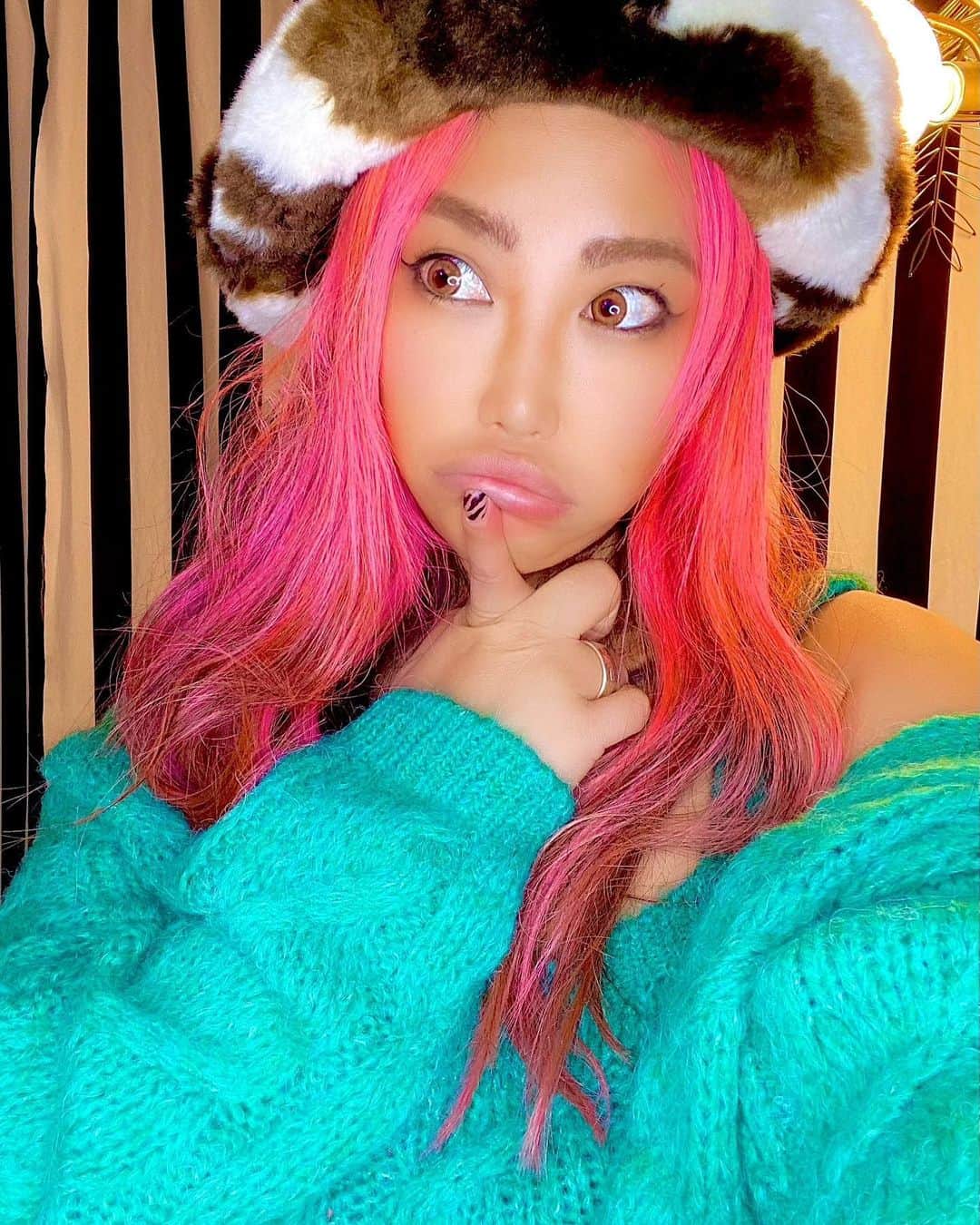 Britney TOKYOさんのインスタグラム写真 - (Britney TOKYOInstagram)「マツエクが残り3本くらいになっちゃった😩 LAはパーソナルケア(ヘアサロンもネイルもマツエクも)またクローズになっちゃったし、レストランも持ち帰りのみ。もちろんバーもクローズだから年末年始はお家でゆっくり🏠だね✨ あ〜日本帰りたいなぁ🇯🇵」12月20日 3時40分 - britneytokyo