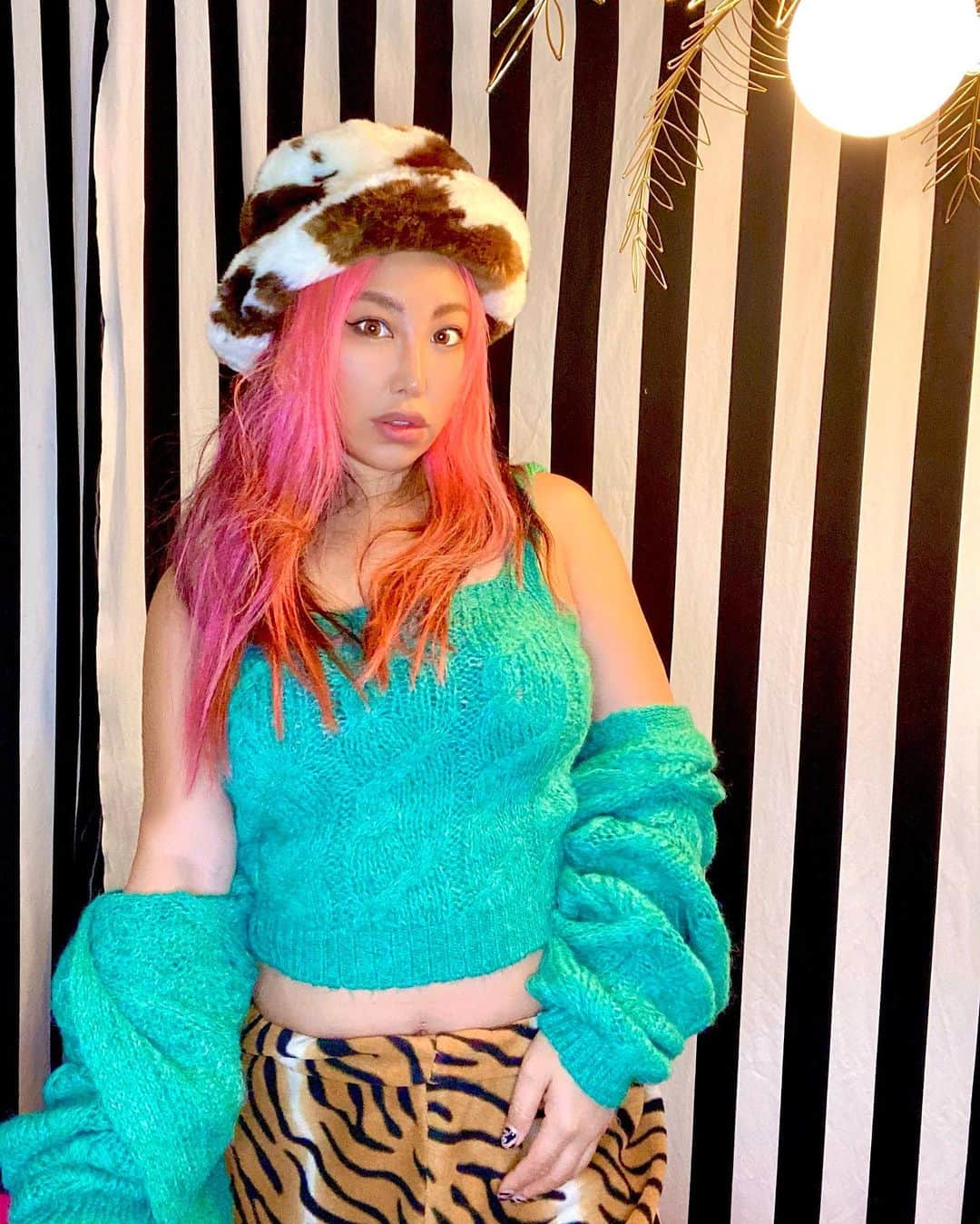 Britney TOKYOさんのインスタグラム写真 - (Britney TOKYOInstagram)「マツエクが残り3本くらいになっちゃった😩 LAはパーソナルケア(ヘアサロンもネイルもマツエクも)またクローズになっちゃったし、レストランも持ち帰りのみ。もちろんバーもクローズだから年末年始はお家でゆっくり🏠だね✨ あ〜日本帰りたいなぁ🇯🇵」12月20日 3時40分 - britneytokyo
