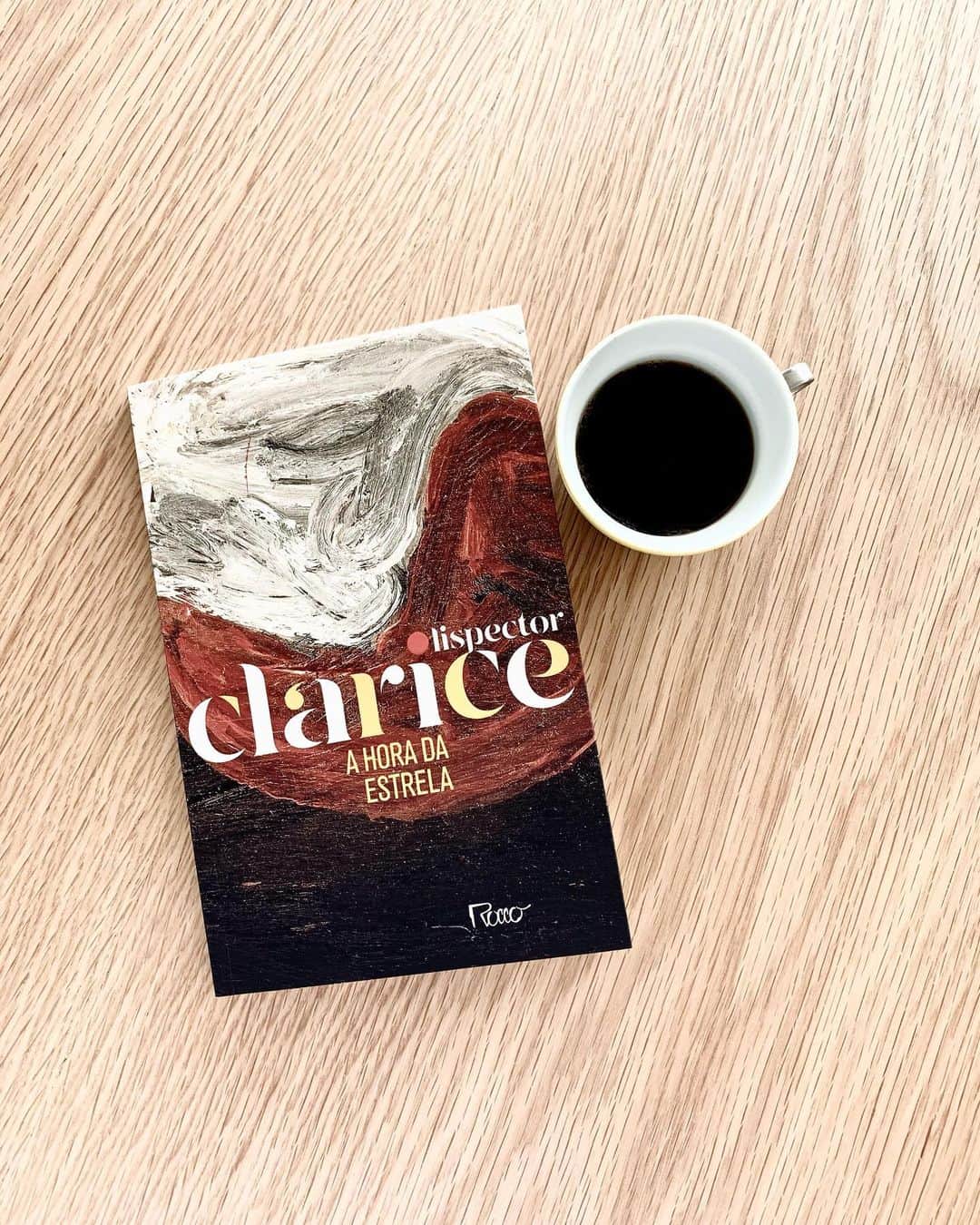 ナタリア・ディルのインスタグラム：「Esperando para assistir Clarice!  Dom às 18h @lailagarin  @ocantodemacabea」