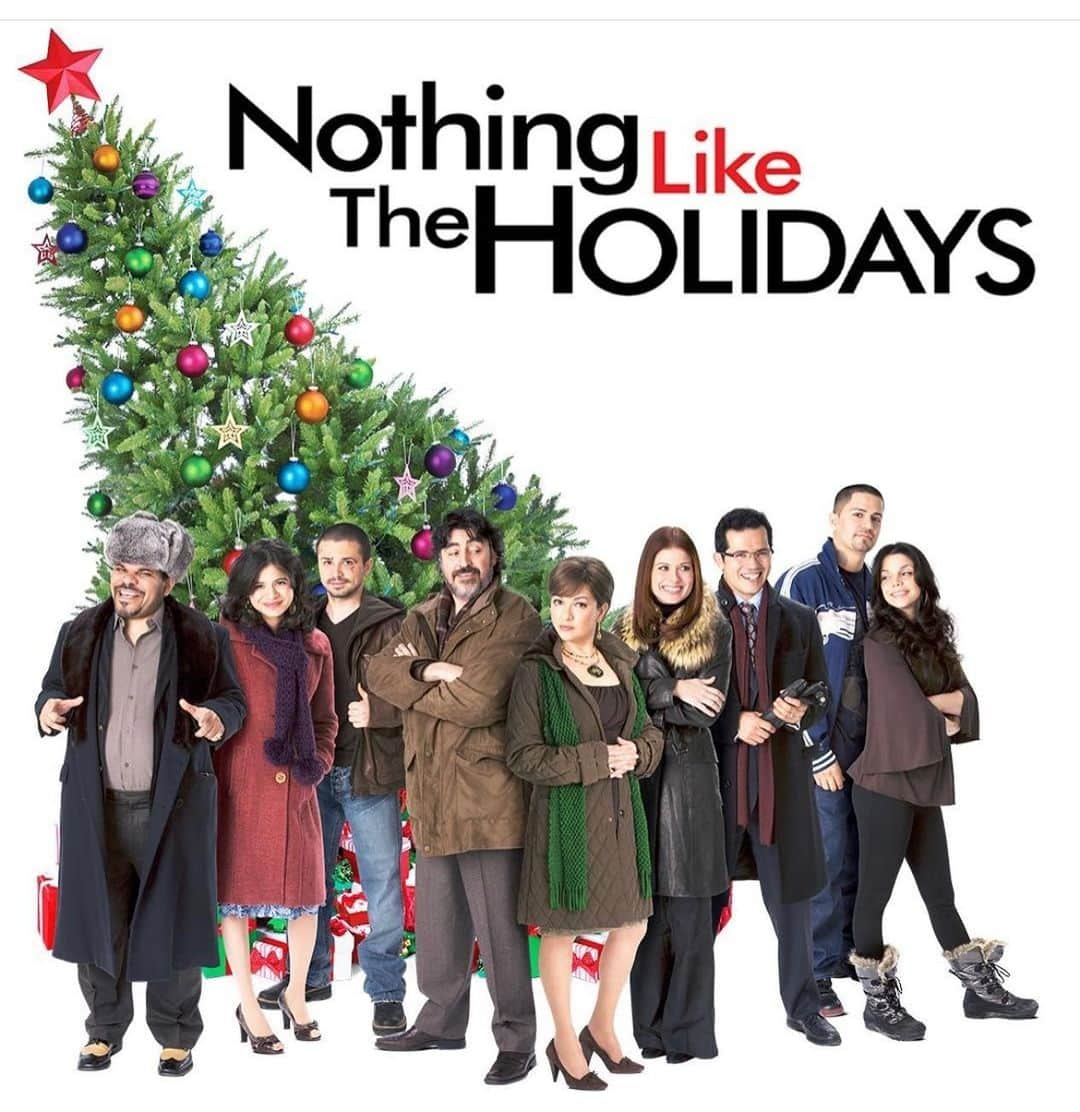 デブラ・メッシングさんのインスタグラム写真 - (デブラ・メッシングInstagram)「LATINX CHRISTMAS MOVIE ALERT!   🎄🎄🎄🎄🎄🎄🎄🎄🎄🎄🎄🎄  “Nothing Like The Holidays” was one of the best, most fun experiences I’ve ever had on a movie!   It’s about a Puerto Rican family reuniting in Humbolt Park, Chicago for Christmas. I play eldest son, #JohnLeguizamo’s Jewish wife.  It is a culture clash, a classic family movie with arguments, and laughter and important revelations. The cast is 🔥: #alfredMolina, #ElizabethPena, @freddyrodriguezofficial @jayhernandez001 @meloniediaz ,@vanessaferlito, #LuisGuzman and directed by #AlfredDeVilla.  ON HBOMAX & AMAZON PRIME! 🌲  What’s your favorite Christmas/Holiday movie?   #christmasmovies #christmas #latinx」12月20日 3時52分 - therealdebramessing