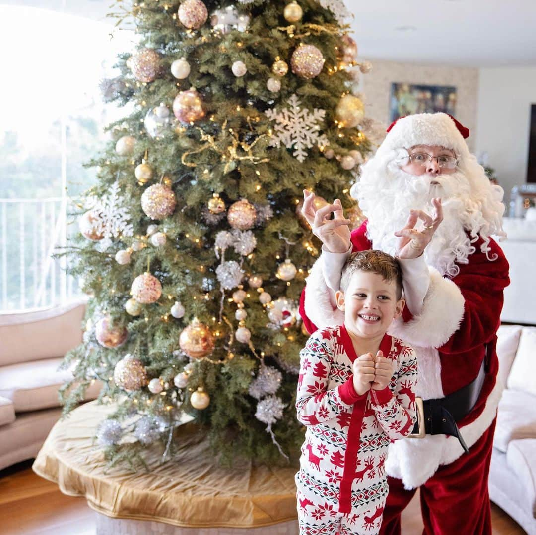 Peta Murgatroydさんのインスタグラム写真 - (Peta MurgatroydInstagram)「Our 1st Cheesy Christmas Photos 🎄  It’s funny, when I was single I remember saying “when I become a parent I’m never going to do those stupid, pathetic matching-PJ ridiculous photoshoots!” 🙄  ...and here I am proud as punch to post these here on IG many years later 😎 I’m glad I did though....having Santa stop by to surprise Shai was the most joyous thing I’ve done in 2020 (plus....we even got Santa up dancing) 🎄More pics and video of Shai’s reaction and our time with Santa coming soon....❤️ Merry Christmas and Happy Holidays from The Chmerkovskiy’s xo 📷: @nikkiryanphotography  @mccallmediamanagement」12月20日 3時54分 - petamurgatroyd