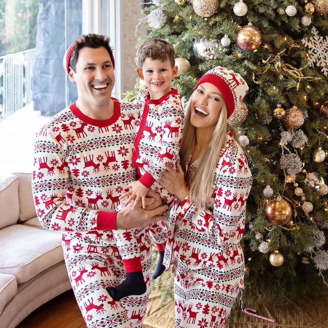 Peta Murgatroydさんのインスタグラム写真 - (Peta MurgatroydInstagram)「Our 1st Cheesy Christmas Photos 🎄  It’s funny, when I was single I remember saying “when I become a parent I’m never going to do those stupid, pathetic matching-PJ ridiculous photoshoots!” 🙄  ...and here I am proud as punch to post these here on IG many years later 😎 I’m glad I did though....having Santa stop by to surprise Shai was the most joyous thing I’ve done in 2020 (plus....we even got Santa up dancing) 🎄More pics and video of Shai’s reaction and our time with Santa coming soon....❤️ Merry Christmas and Happy Holidays from The Chmerkovskiy’s xo 📷: @nikkiryanphotography  @mccallmediamanagement」12月20日 3時54分 - petamurgatroyd