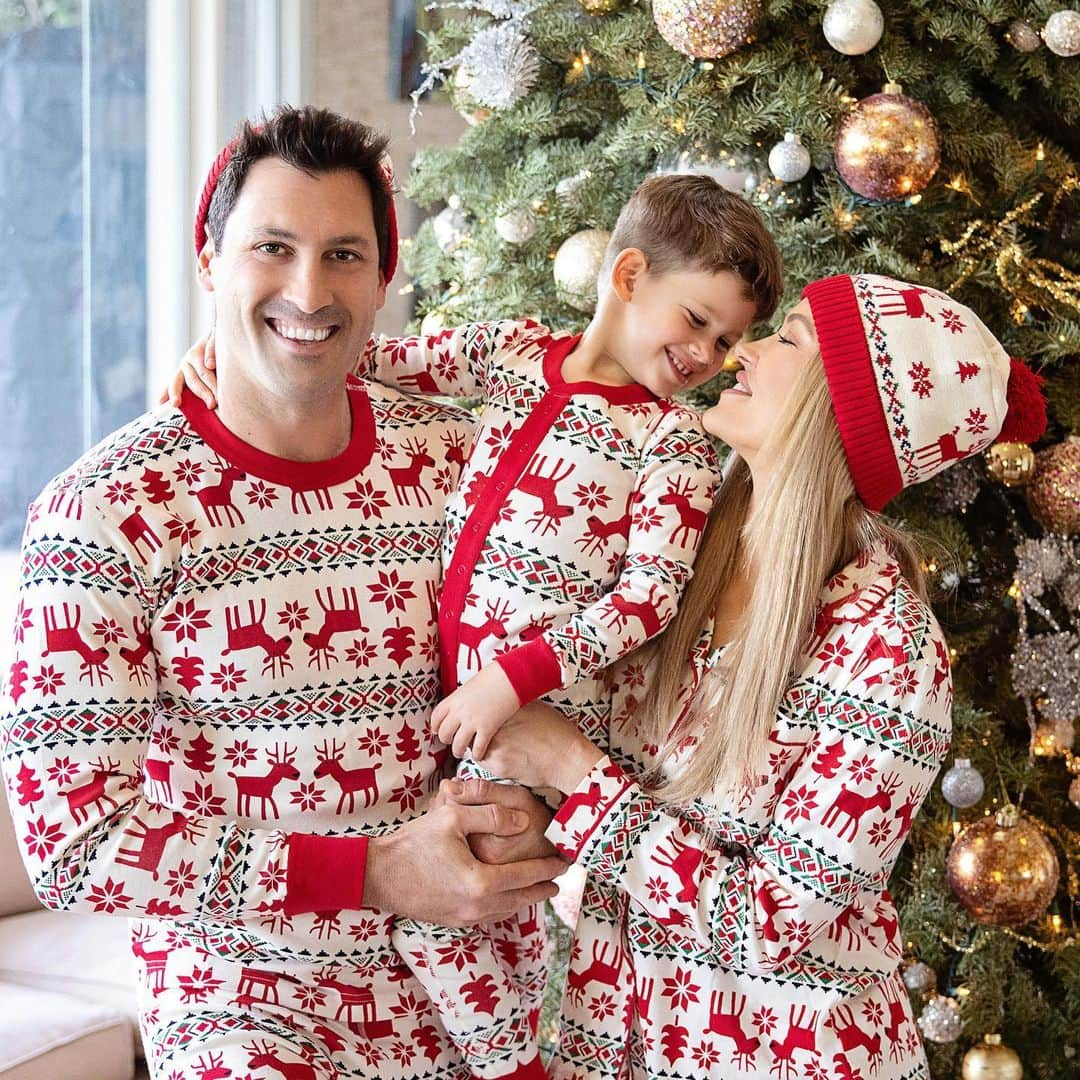 Peta Murgatroydさんのインスタグラム写真 - (Peta MurgatroydInstagram)「Our 1st Cheesy Christmas Photos 🎄  It’s funny, when I was single I remember saying “when I become a parent I’m never going to do those stupid, pathetic matching-PJ ridiculous photoshoots!” 🙄  ...and here I am proud as punch to post these here on IG many years later 😎 I’m glad I did though....having Santa stop by to surprise Shai was the most joyous thing I’ve done in 2020 (plus....we even got Santa up dancing) 🎄More pics and video of Shai’s reaction and our time with Santa coming soon....❤️ Merry Christmas and Happy Holidays from The Chmerkovskiy’s xo 📷: @nikkiryanphotography  @mccallmediamanagement」12月20日 3時54分 - petamurgatroyd