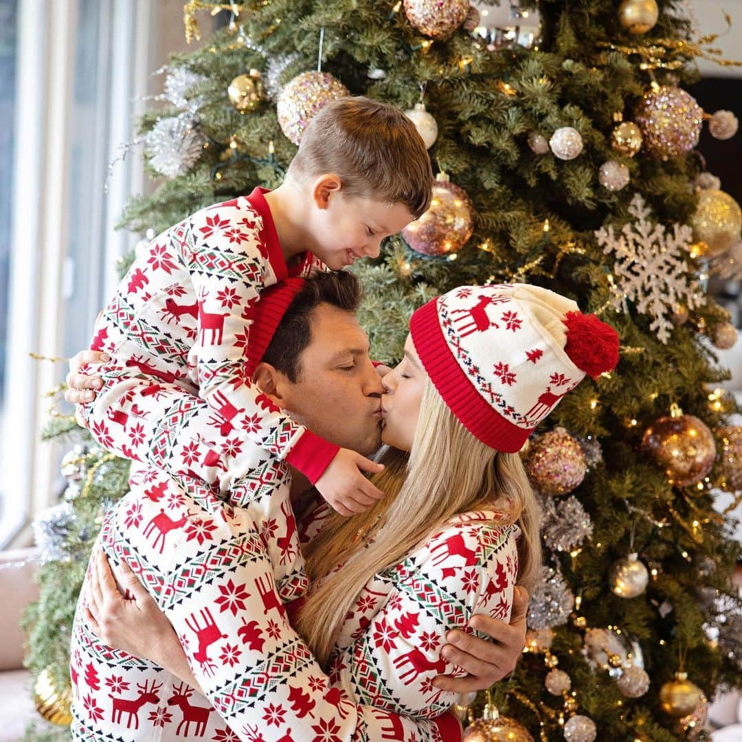 Peta Murgatroydさんのインスタグラム写真 - (Peta MurgatroydInstagram)「Our 1st Cheesy Christmas Photos 🎄  It’s funny, when I was single I remember saying “when I become a parent I’m never going to do those stupid, pathetic matching-PJ ridiculous photoshoots!” 🙄  ...and here I am proud as punch to post these here on IG many years later 😎 I’m glad I did though....having Santa stop by to surprise Shai was the most joyous thing I’ve done in 2020 (plus....we even got Santa up dancing) 🎄More pics and video of Shai’s reaction and our time with Santa coming soon....❤️ Merry Christmas and Happy Holidays from The Chmerkovskiy’s xo 📷: @nikkiryanphotography  @mccallmediamanagement」12月20日 3時54分 - petamurgatroyd